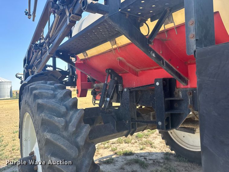 image for item ER2285 2010 Apache AS1010 sprayer