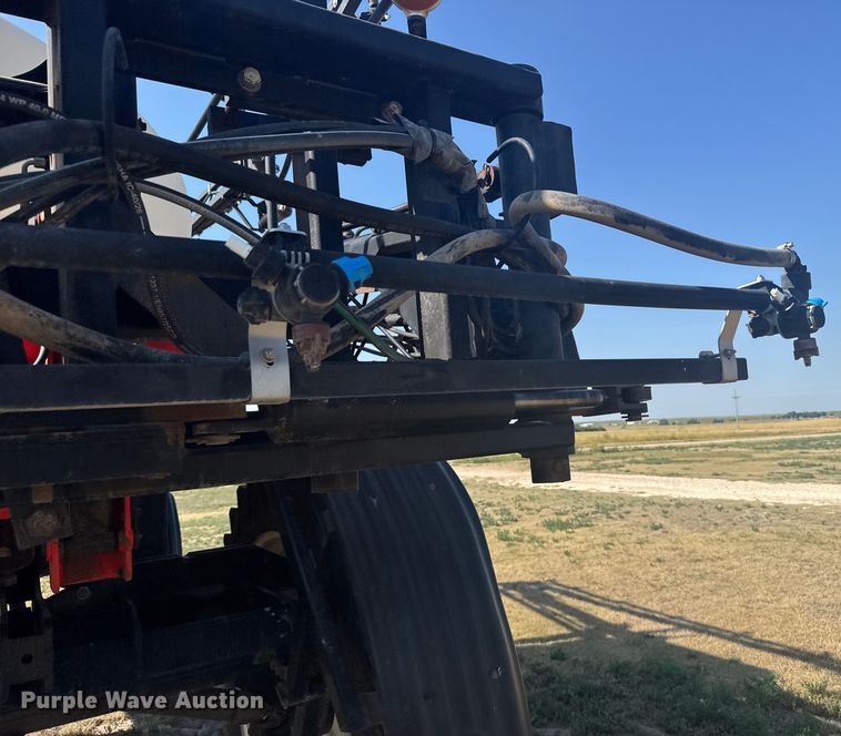 image for item ER2285 2010 Apache AS1010 sprayer