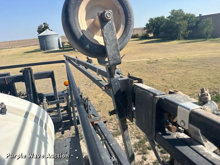 image for item ER2285 2010 Apache AS1010 sprayer