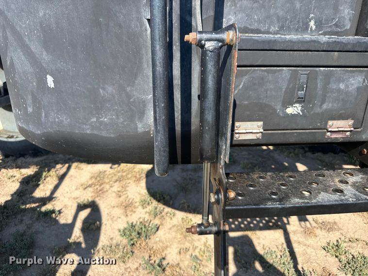 image for item ER2285 2010 Apache AS1010 sprayer