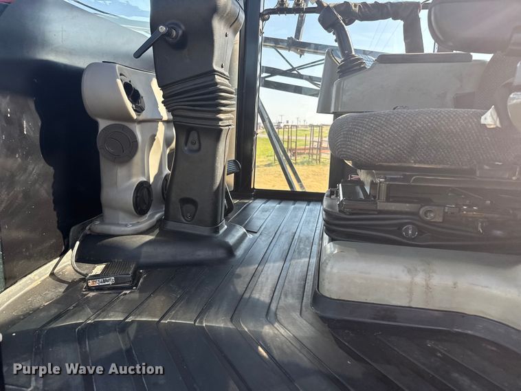 image for item ER2285 2010 Apache AS1010 sprayer