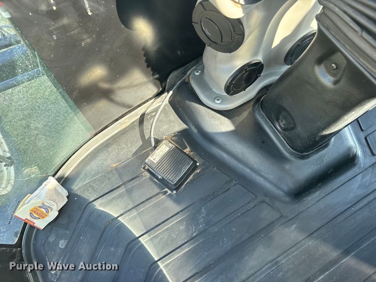 image for item ER2285 2010 Apache AS1010 sprayer