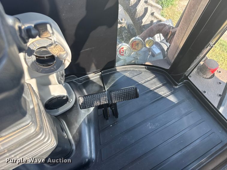 image for item ER2285 2010 Apache AS1010 sprayer