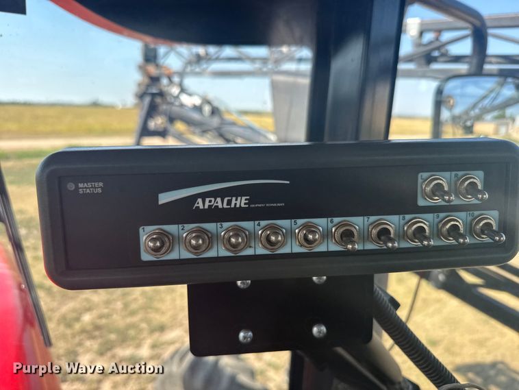 image for item ER2285 2010 Apache AS1010 sprayer