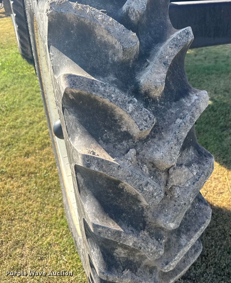 image for item ER2285 2010 Apache AS1010 sprayer