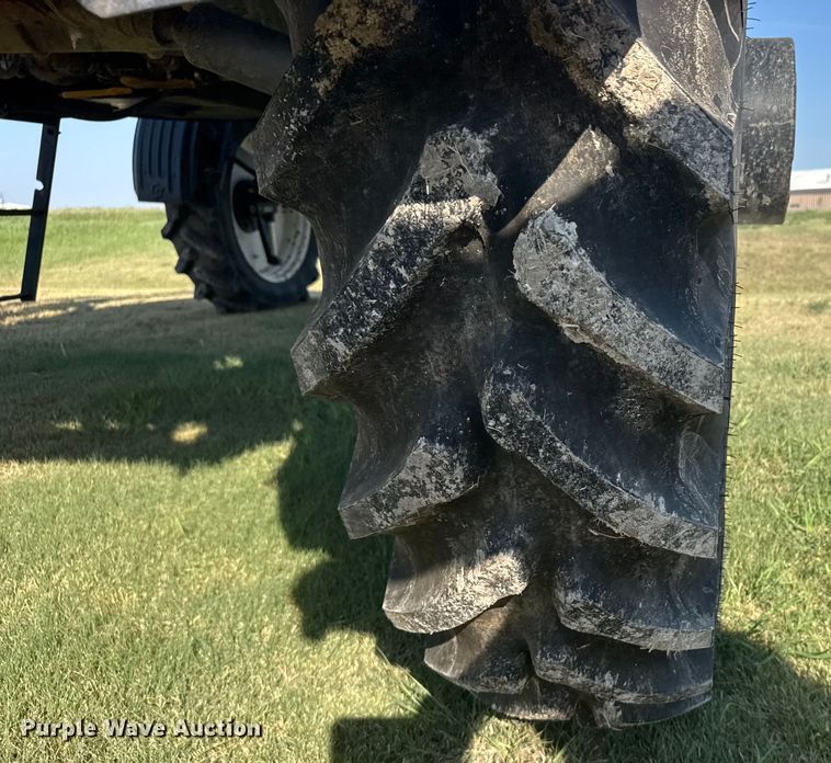 image for item ER2285 2010 Apache AS1010 sprayer