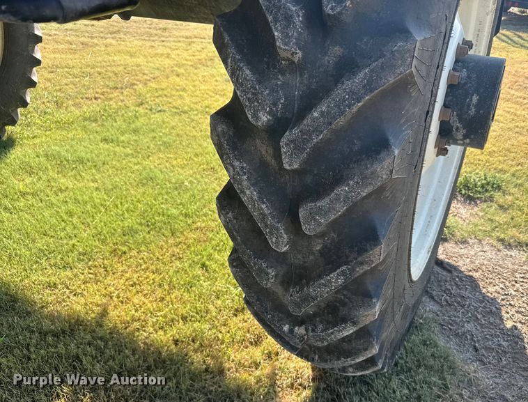 image for item ER2285 2010 Apache AS1010 sprayer