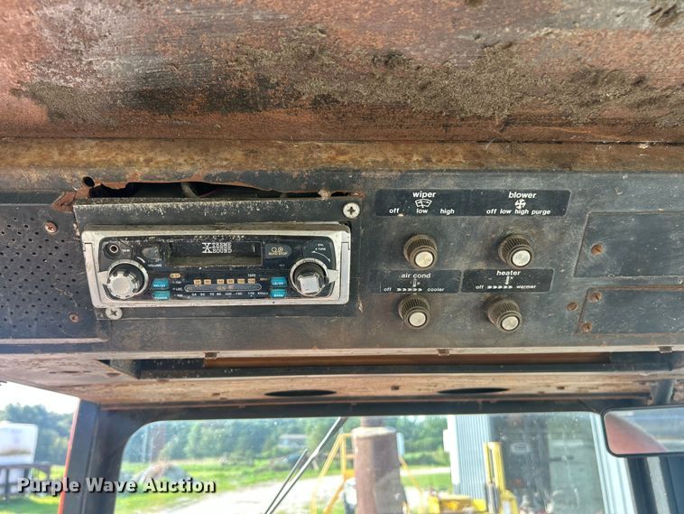 image for item ET3046 1979 Allis Chalmers 7045 tractor