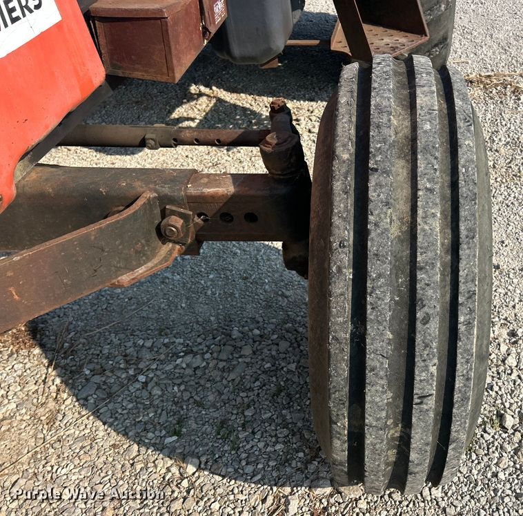 image for item ET3046 1979 Allis Chalmers 7045 tractor