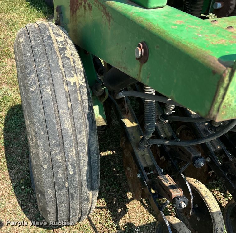 image for item ET3051 Great Plains Solid Stand 10 no-till grain drill
