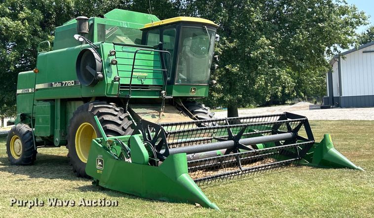 image for item ET3053 1980 John Deere 7720 Turbo combine