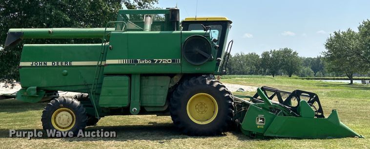 image for item ET3053 1980 John Deere 7720 Turbo combine