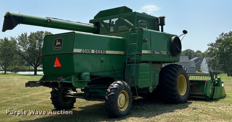 image for item ET3053 1980 John Deere 7720 Turbo combine