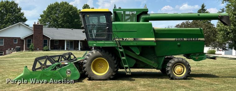 image for item ET3053 1980 John Deere 7720 Turbo combine