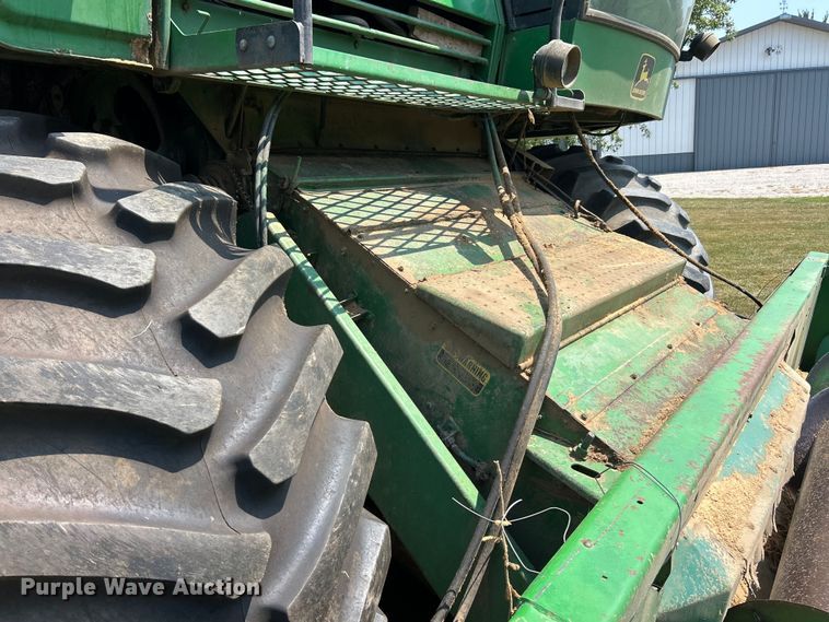 image for item ET3053 1980 John Deere 7720 Turbo combine