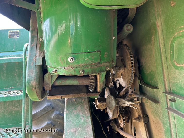 image for item ET3053 1980 John Deere 7720 Turbo combine