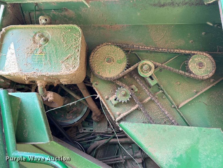 image for item ET3053 1980 John Deere 7720 Turbo combine