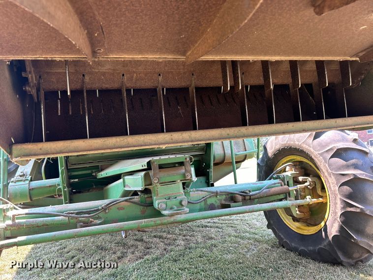 image for item ET3053 1980 John Deere 7720 Turbo combine