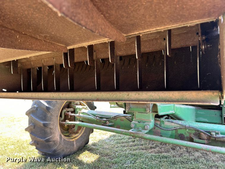 image for item ET3053 1980 John Deere 7720 Turbo combine