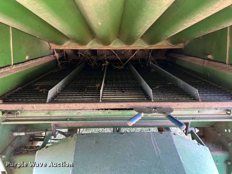 image for item ET3053 1980 John Deere 7720 Turbo combine