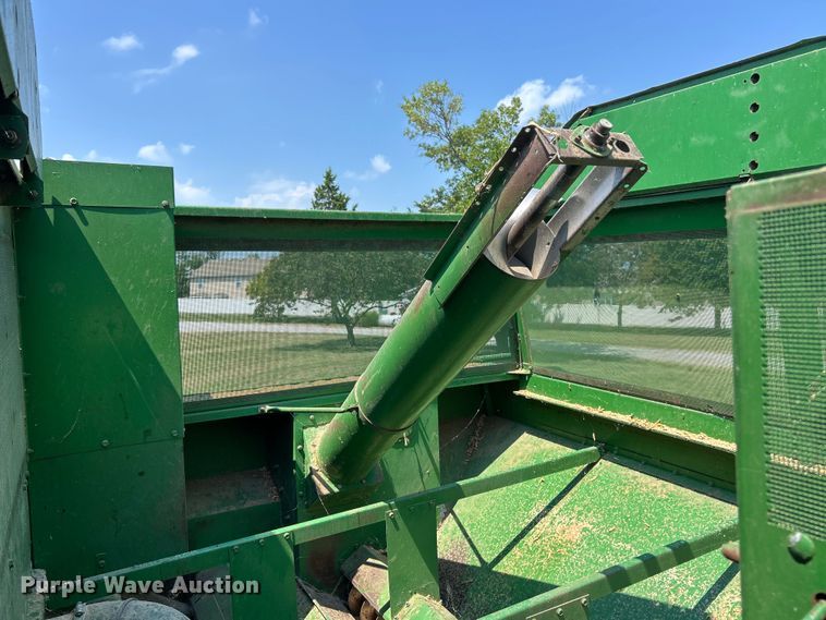 image for item ET3053 1980 John Deere 7720 Turbo combine
