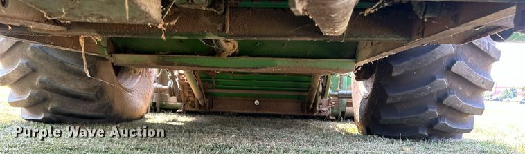 image for item ET3053 1980 John Deere 7720 Turbo combine