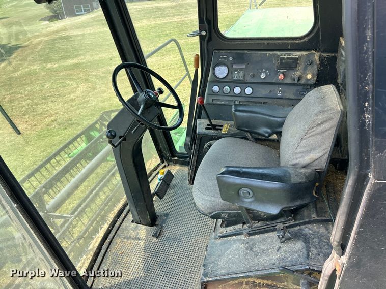 image for item ET3053 1980 John Deere 7720 Turbo combine