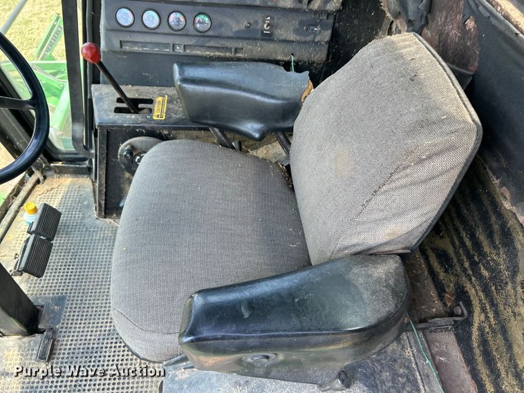 image for item ET3053 1980 John Deere 7720 Turbo combine