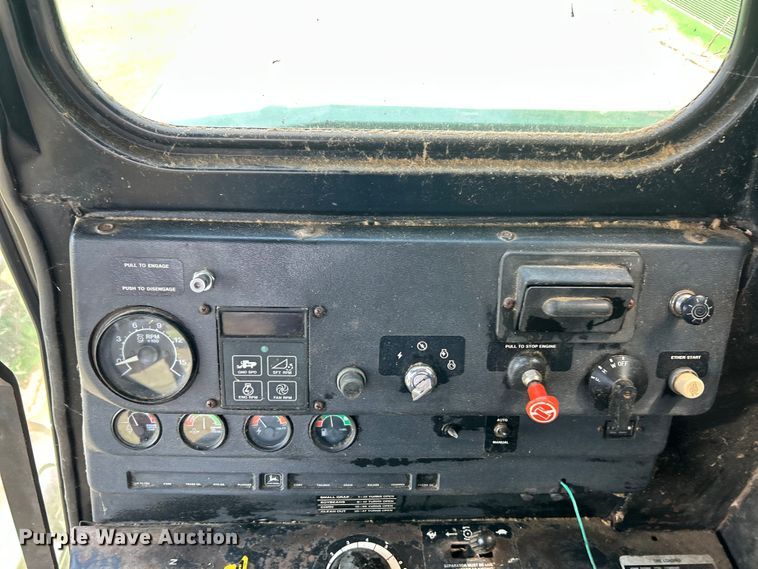 image for item ET3053 1980 John Deere 7720 Turbo combine