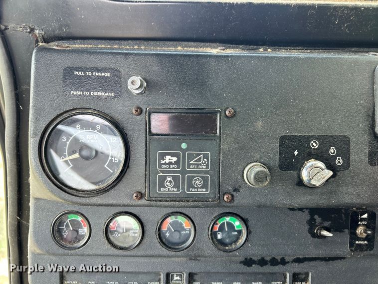 image for item ET3053 1980 John Deere 7720 Turbo combine