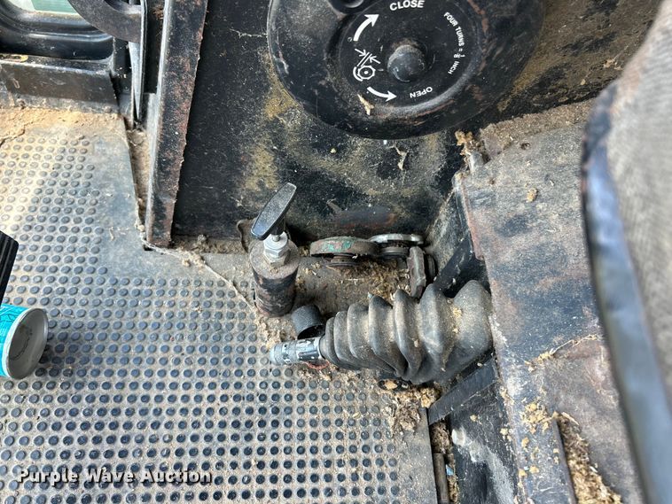 image for item ET3053 1980 John Deere 7720 Turbo combine