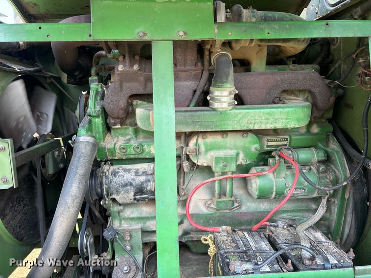 image for item ET3053 1980 John Deere 7720 Turbo combine