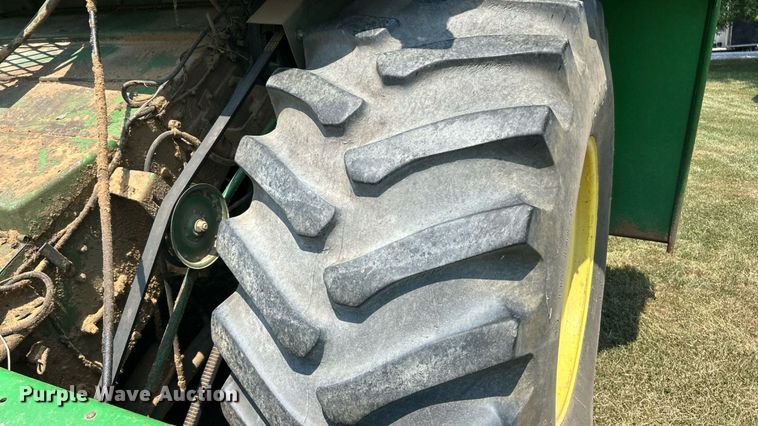 image for item ET3053 1980 John Deere 7720 Turbo combine