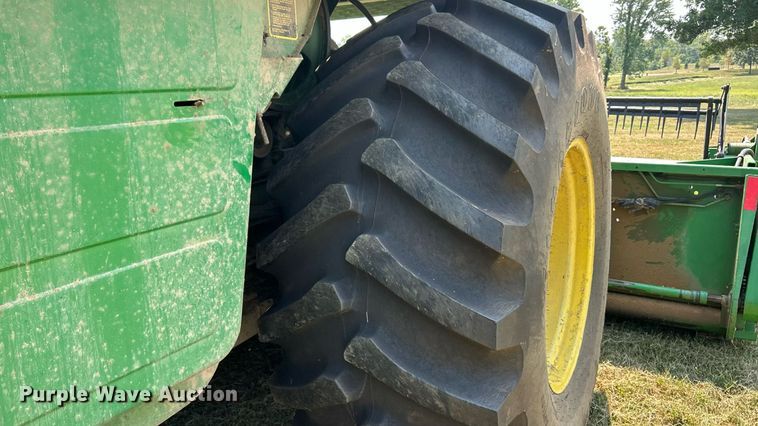 image for item ET3053 1980 John Deere 7720 Turbo combine