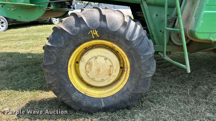 image for item ET3053 1980 John Deere 7720 Turbo combine