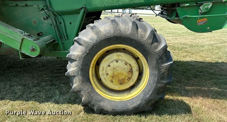 image for item ET3053 1980 John Deere 7720 Turbo combine