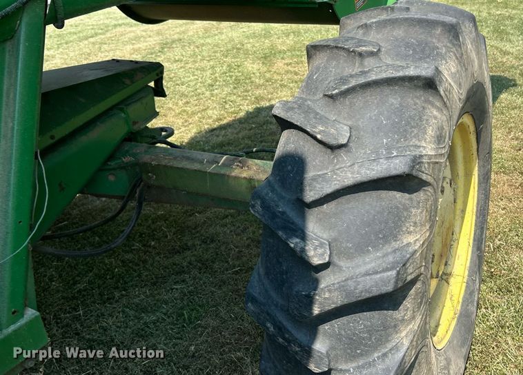 image for item ET3053 1980 John Deere 7720 Turbo combine