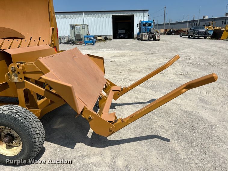 image for item ET3061 DuraTech Haybuster 2564 bale processor