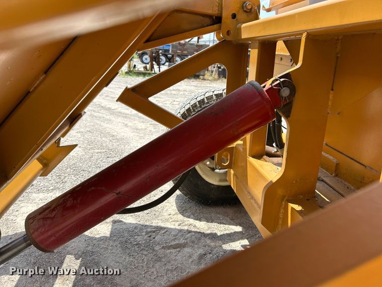 image for item ET3061 DuraTech Haybuster 2564 bale processor