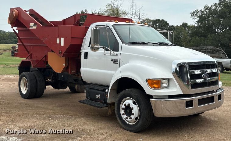 image for item EU0079 2005 Ford F650 Super Duty feed mixer truck