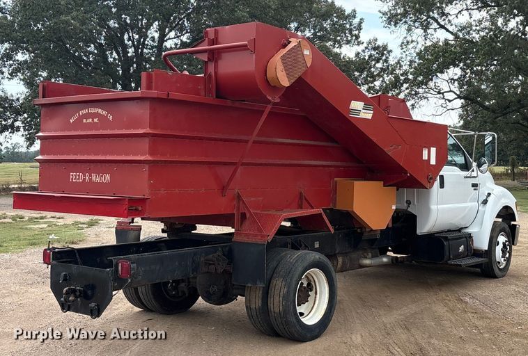 image for item EU0079 2005 Ford F650 Super Duty feed mixer truck