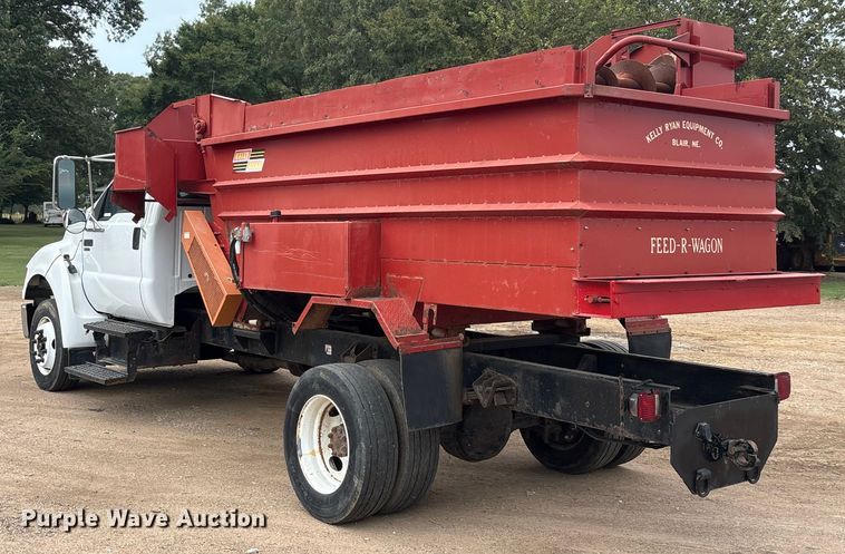 image for item EU0079 2005 Ford F650 Super Duty feed mixer truck