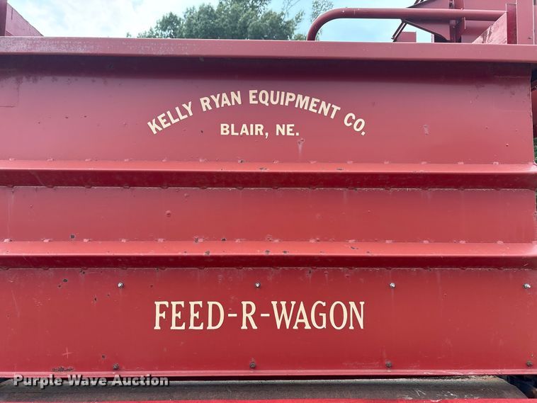 image for item EU0079 2005 Ford F650 Super Duty feed mixer truck