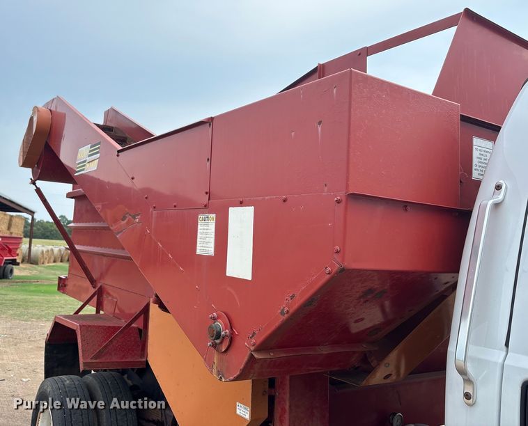 image for item EU0079 2005 Ford F650 Super Duty feed mixer truck