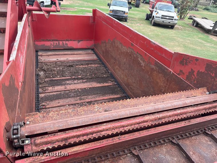 image for item EU0079 2005 Ford F650 Super Duty feed mixer truck