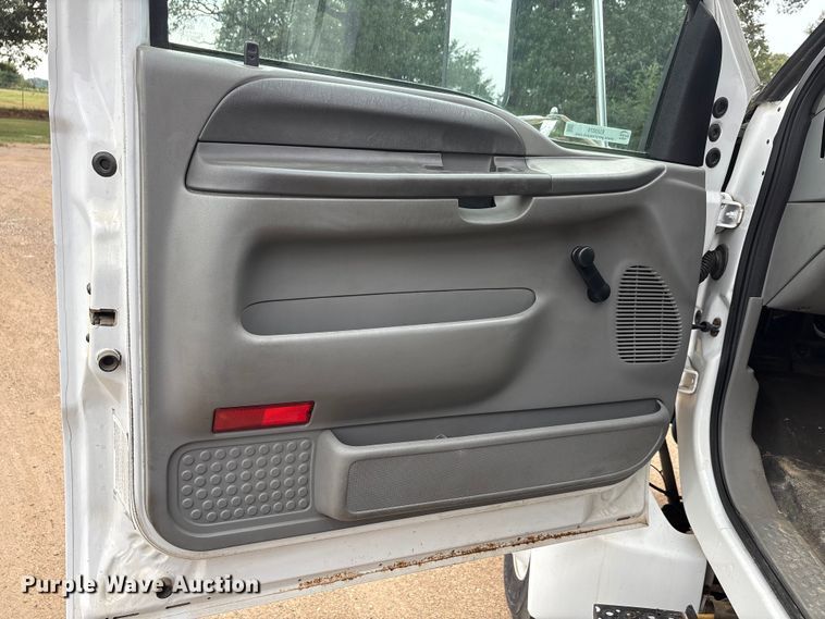 image for item EU0079 2005 Ford F650 Super Duty feed mixer truck