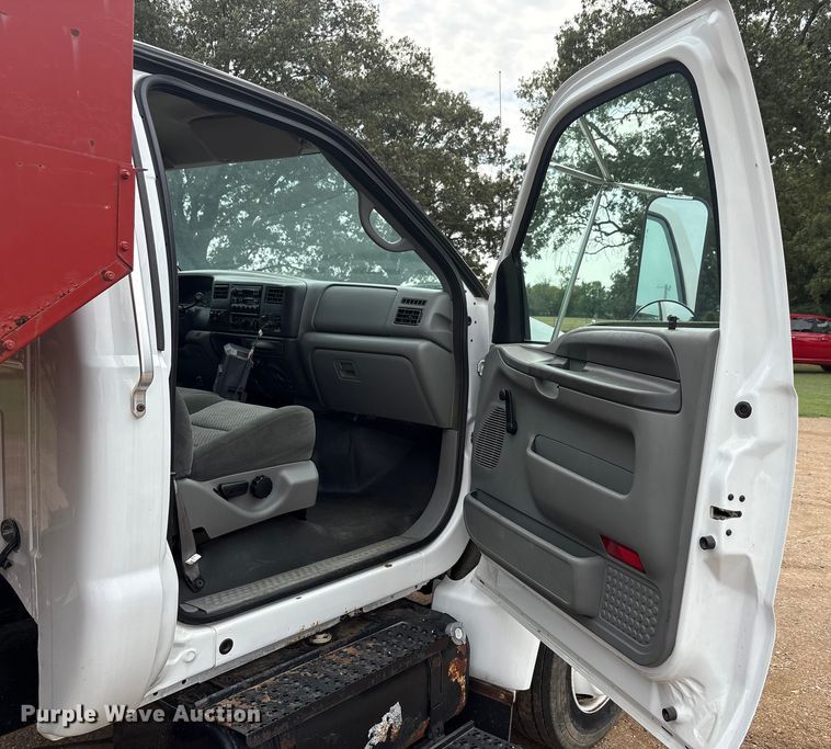 image for item EU0079 2005 Ford F650 Super Duty feed mixer truck