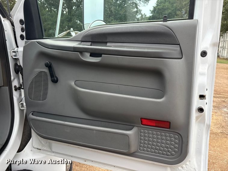 image for item EU0079 2005 Ford F650 Super Duty feed mixer truck