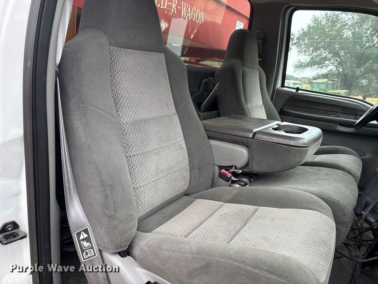 image for item EU0079 2005 Ford F650 Super Duty feed mixer truck