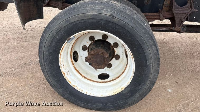 image for item EU0079 2005 Ford F650 Super Duty feed mixer truck